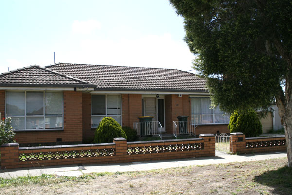 Close to Schools, Shopping Facilities and Public Transport. Picture 1