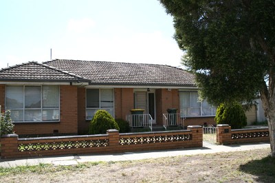 Close to Schools, Shopping Facilities and Public Transport. Picture Close to Schools, Shopping Facilities and Public Transport. Picture