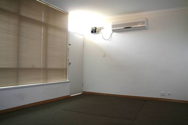 Newly Renovated, Walking distance to Shopping Facilities, Schools and Public Transport. Picture 2