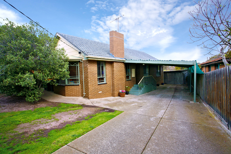 Direct access to the Kororoit creek bicycle/walking trails. Picture 1