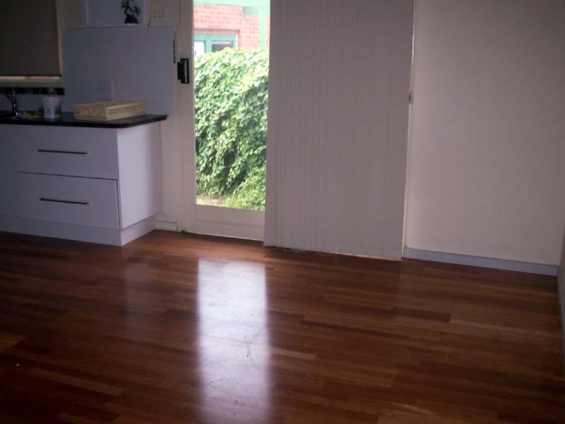 close to all ammenities! Picture 2