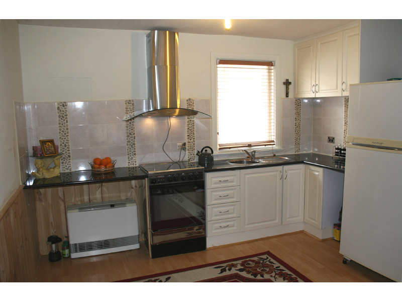 Centrally located only a short walking distance to train station, Sunshine shopping & many other essential services. Picture 2