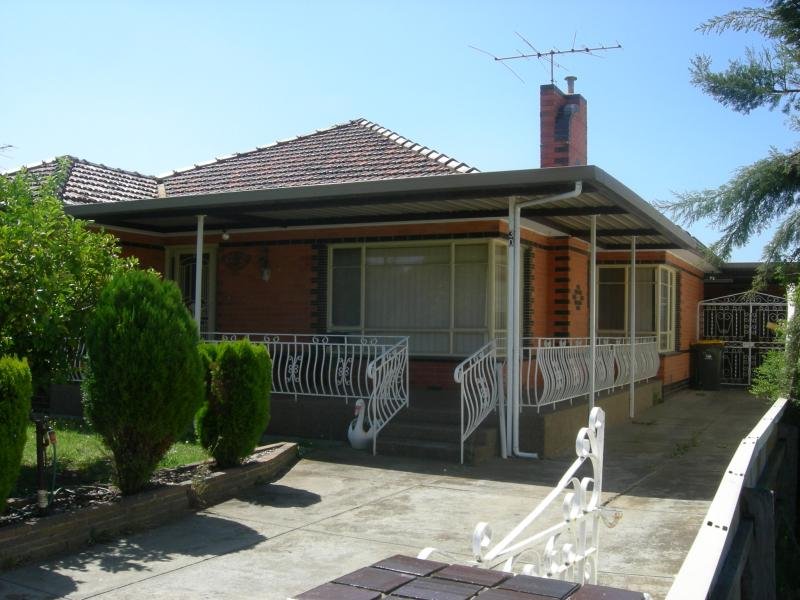 Close to Schools, Shopping Facilities and Public Transport. Picture 1