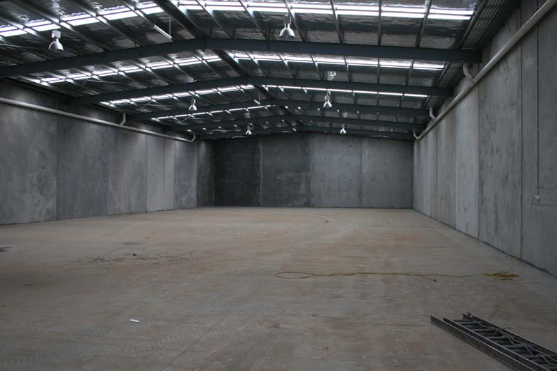 Two Level main Road office / warehouse and showroom. Well situated in high profile location Picture 2