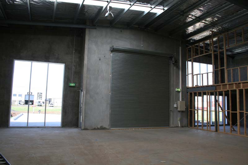 Two Level main Road office / warehouse and showroom. Well situated in high profile location Picture 3