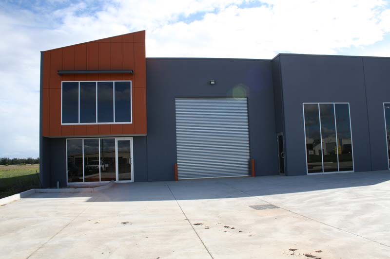 Two Level main Road office / warehouse and showroom. Well situated in high profile location Picture 1