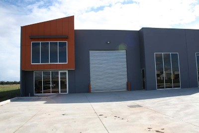 Two Level main Road office / warehouse and showroom. Well situated in high profile location Picture Two Level main Road office / warehouse and showroom. Well situated in high profile location Picture