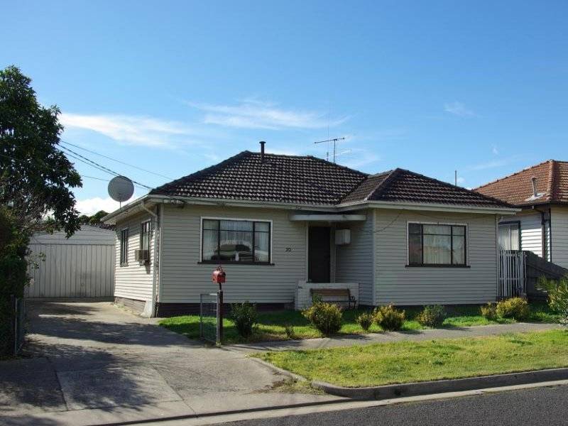 Close to Public Transport, Schools and Shopping Amenities. Picture 2