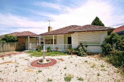 Outstanding Family Living With Elegance & Style! Picture Outstanding Family Living With Elegance & Style! Picture