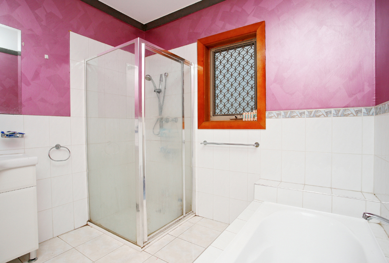 Outstanding Family Living With Elegance & Style! Picture 3