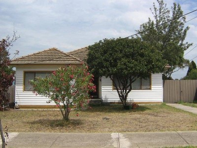 Close to Public Transport and Shopping Facilities. Picture Close to Public Transport and Shopping Facilities. Picture