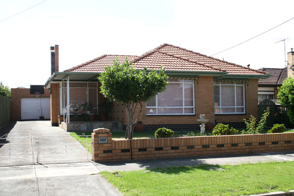 Close to Shopping Amenities, Schools & Public Transport. No Pets Allowed. Picture 1