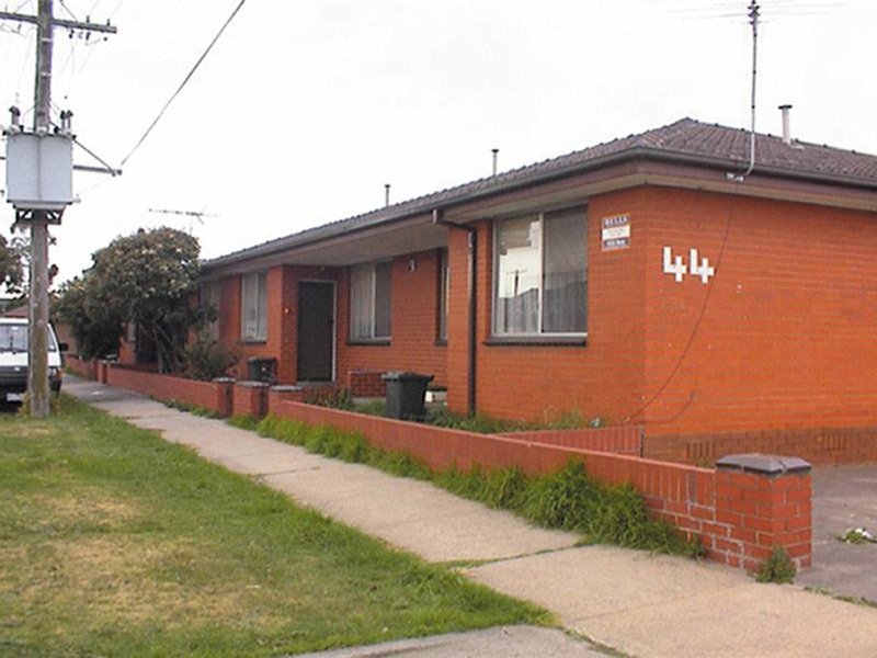 Close to Public Transport and Schools. Picture 1