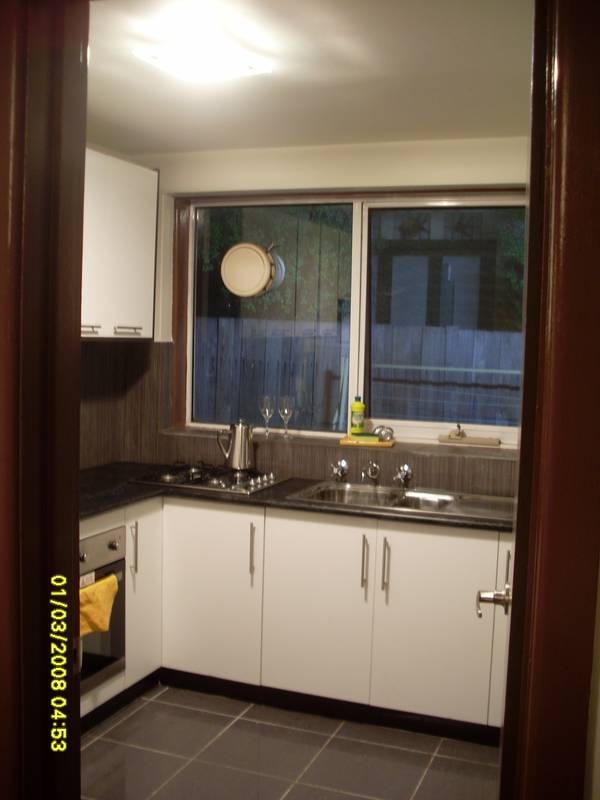 5 minute drive to Highpoint shopping centre and 10 minute walk to Footscray central and train station. Picture 2