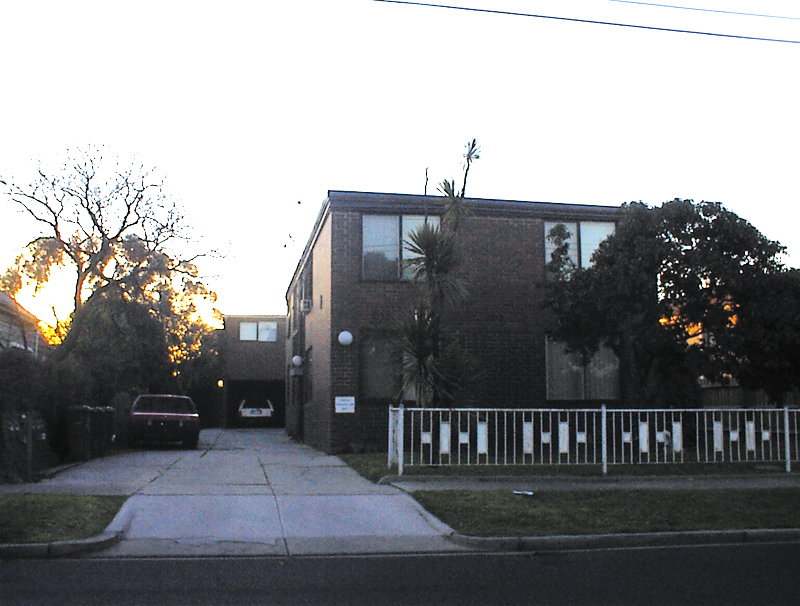 Close to Public Transport, Schools and Shopping Facilities Picture 1