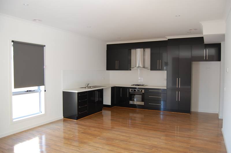 5min walking distance to Albion train station (Sydenham line - ZONE 1). schools, shopping centre and park Picture 3