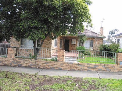 Close to schools, shops and transport Picture Close to schools, shops and transport Picture