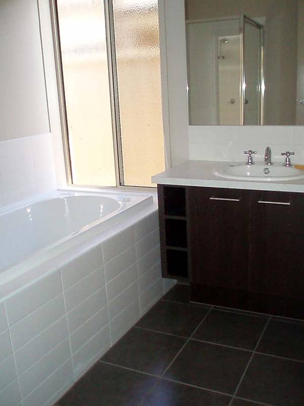 Modern & Spacious! Picture 2