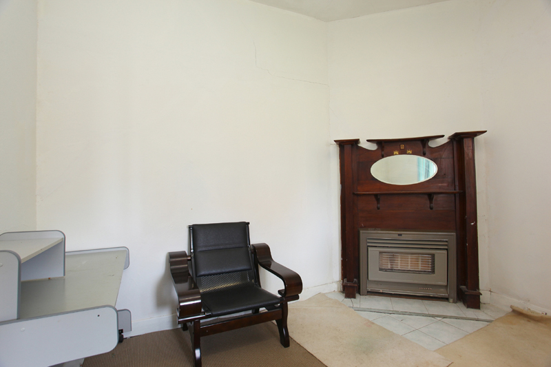 MINUTES FROM TRAIN STATION Picture 2