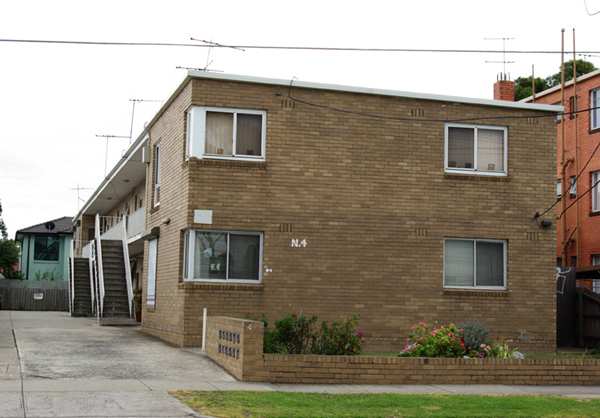 Walking Distance to Public Transport, Schools and Shopping Facilities. Picture 1