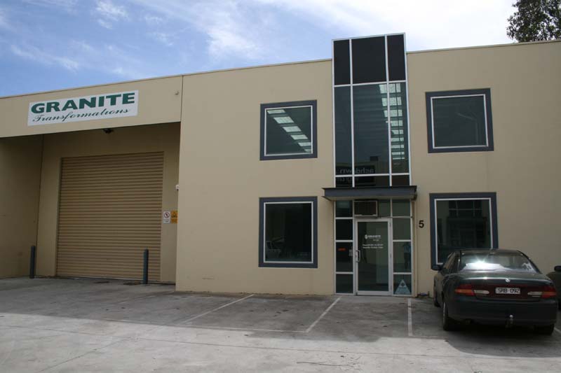 'Well priced office / warehouse with bonus showroom Picture 2