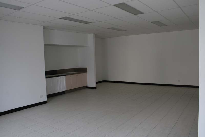 'Well priced office / warehouse with bonus showroom Picture 3