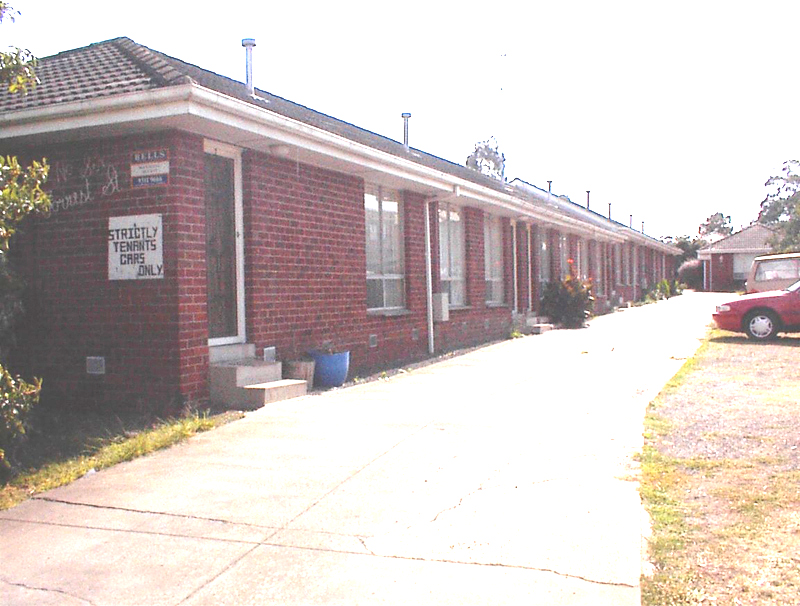 Walking distance to Shopping Facilities, Schools and Public Transport. Picture 1