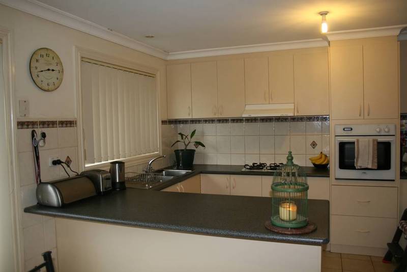 Great location, Close to schools, public transport, shopping and Freeway Picture 2