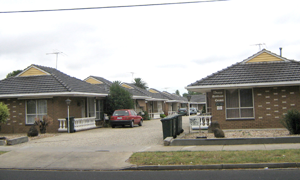 Close to Public Transport, Schools and Shopping Facilities. Picture 1