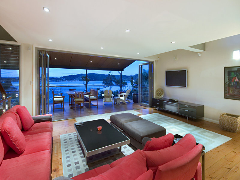 Absolutely Stunning - Pretty Beach's Finest Home!! Picture 1
