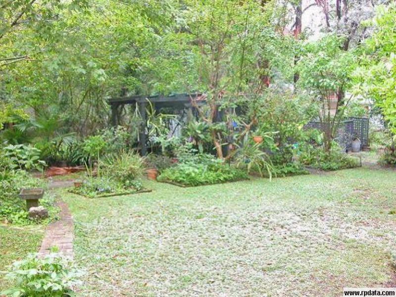 An Excellent opportunity - suiting 2 families! Picture 3