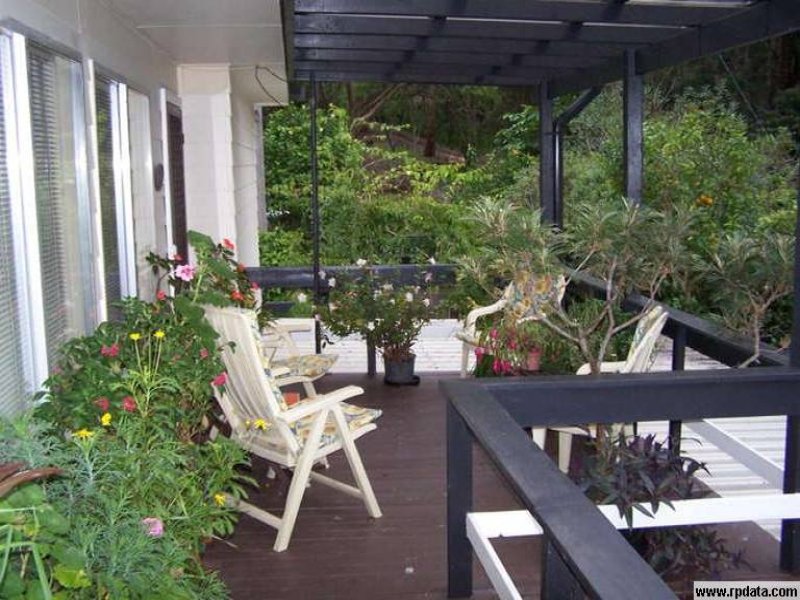 An Excellent opportunity - suiting 2 families! Picture 2