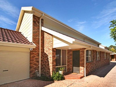 Attention First Home Buyers- Superb Townhouse - Superb Locale! Picture