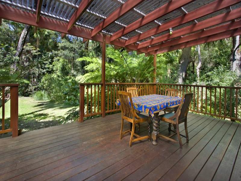 Charming cottage with all you could desire- Just Listed! Picture 2