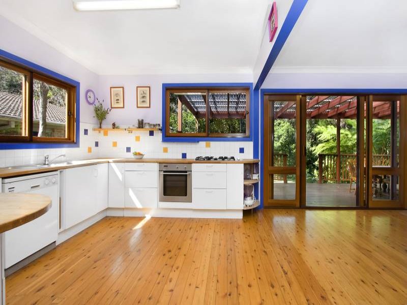 Charming cottage with all you could desire- Just Listed! Picture 3