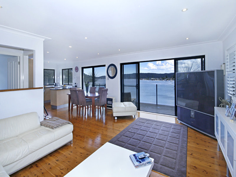 Deep Waterfront With Boat Shed, Slip Way & Jetty Picture 2