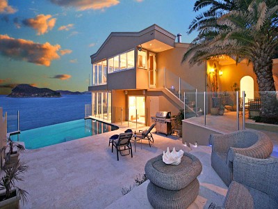 Incomparable Oceanfront Masterpiece Picture