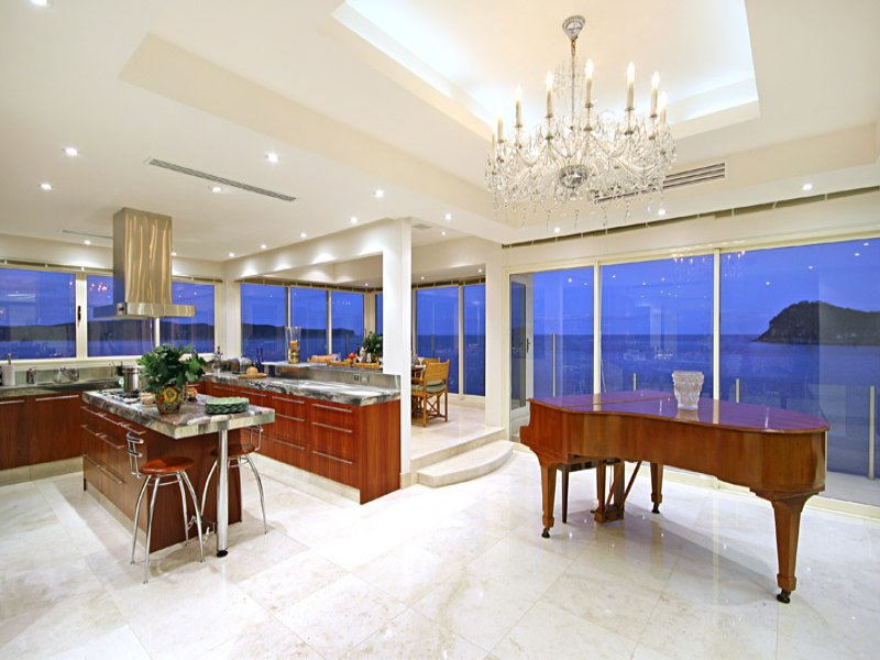 Incomparable Oceanfront Masterpiece Picture 3