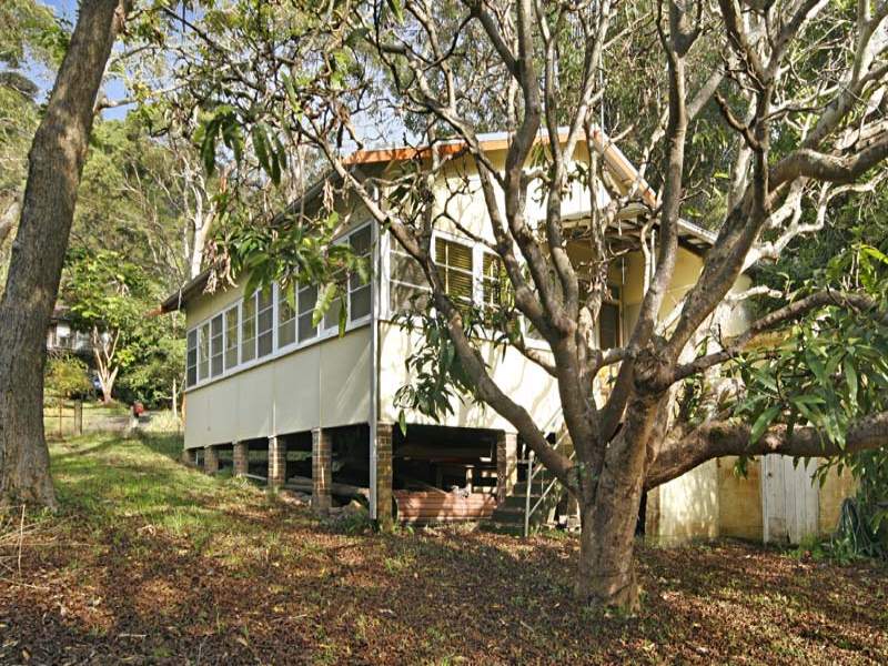 Original cottage on a huge, north facing 1872m2 block! Picture 3