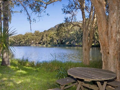 Perfectly positioned between the waters! Picture