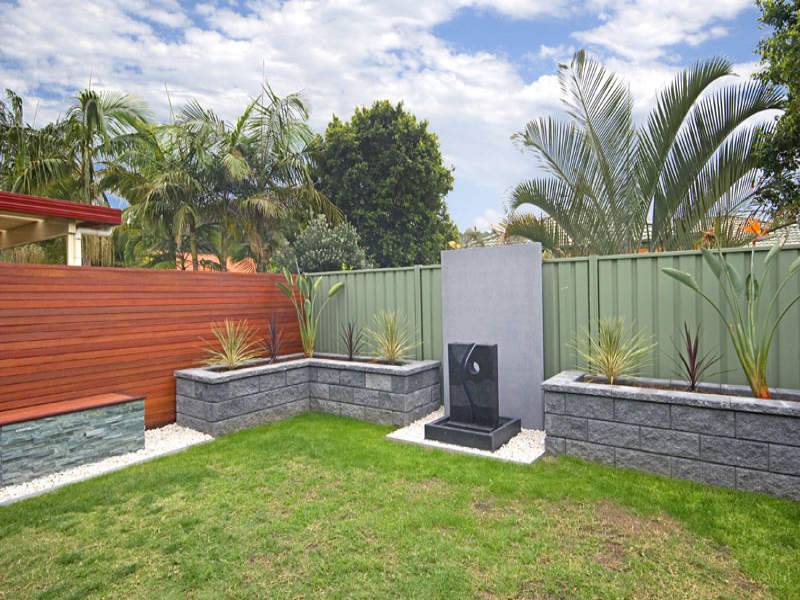 Sensational Home With Stylish Back Yard Picture 2