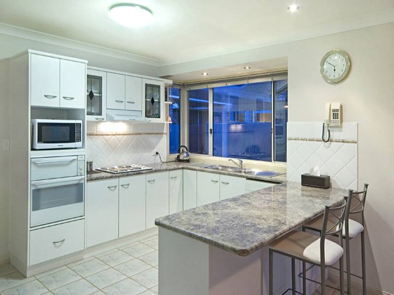 Sensational Home With Stylish Back Yard Picture 3