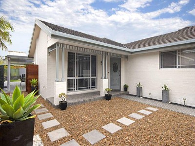 Sensational Home With Stylish Back Yard Picture