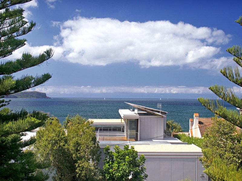 Stunning Ocean Views from this magnificent beachside home! Picture 1