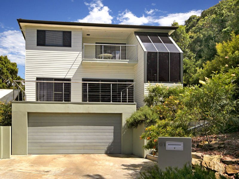 Stunning Ocean Views from this magnificent beachside home! Picture 3