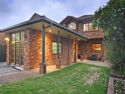 Superb 5 Bedroom Freestanding Home On Waterfront Precinct Picture