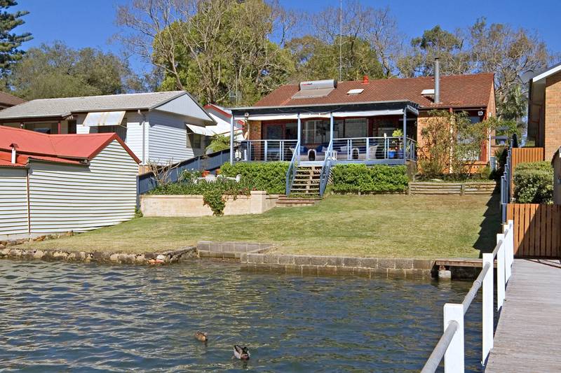 Impressive Waterfront With Separate Cottage & Amazing Views Picture 2