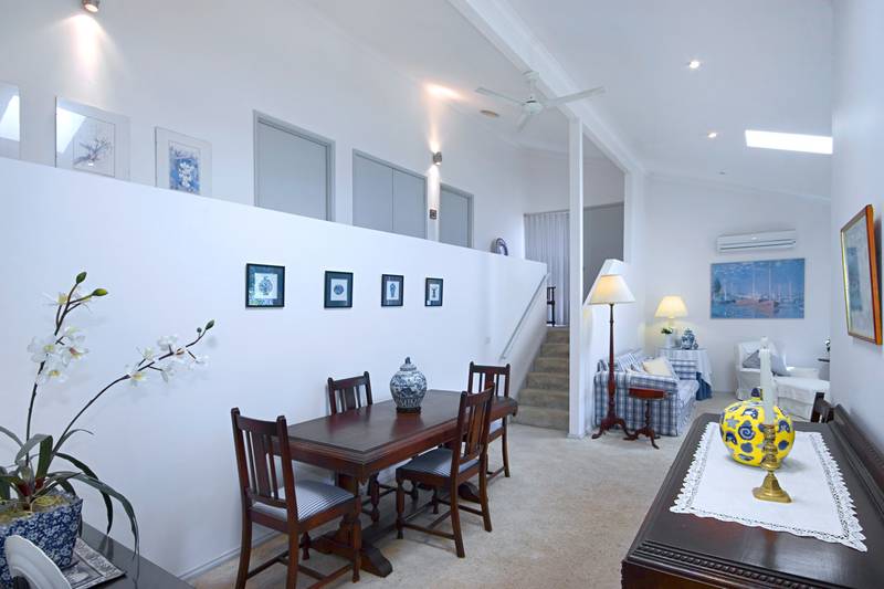 Impressive Waterfront With Separate Cottage & Amazing Views Picture 3