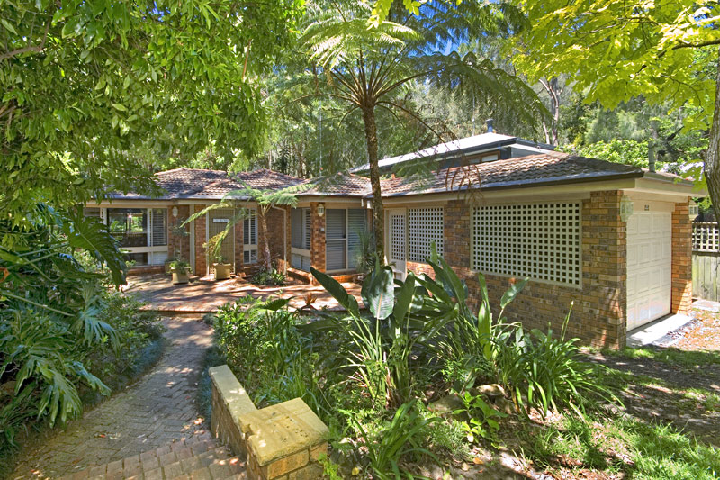 Well appointed family home just a stone's throw to the beach! Picture 1