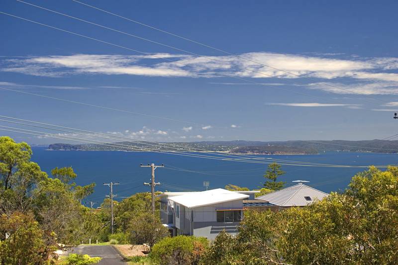 Near New Palatial Home with Impressive Ocean Views Picture 2